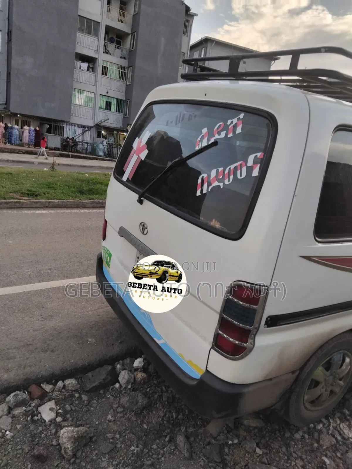 Toyota HiAce 2001 White