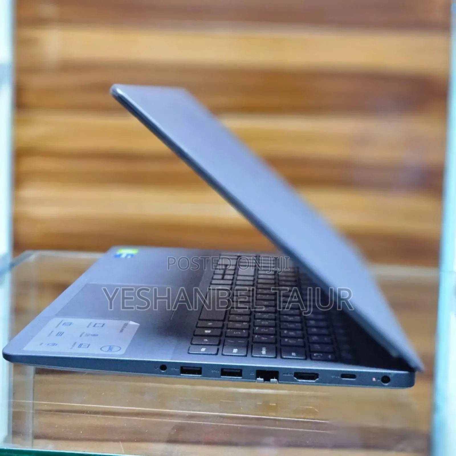 New Laptop Dell Vostro 15 3000 8GB Intel Core I5 SSD 512GB