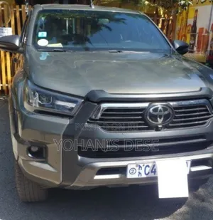 Photo - Toyota Hilux 2023 Gray