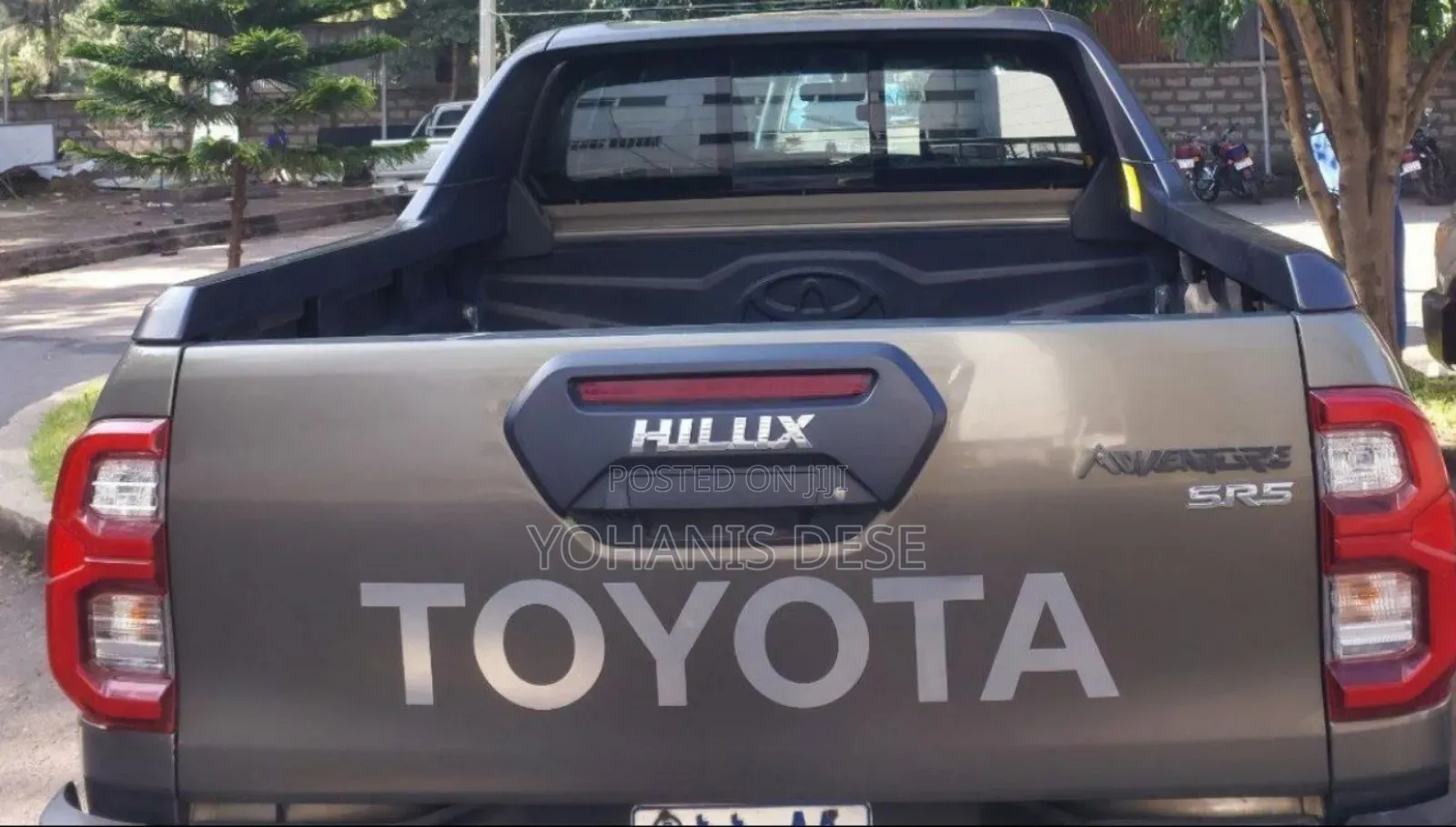 Toyota Hilux 2023 Gray