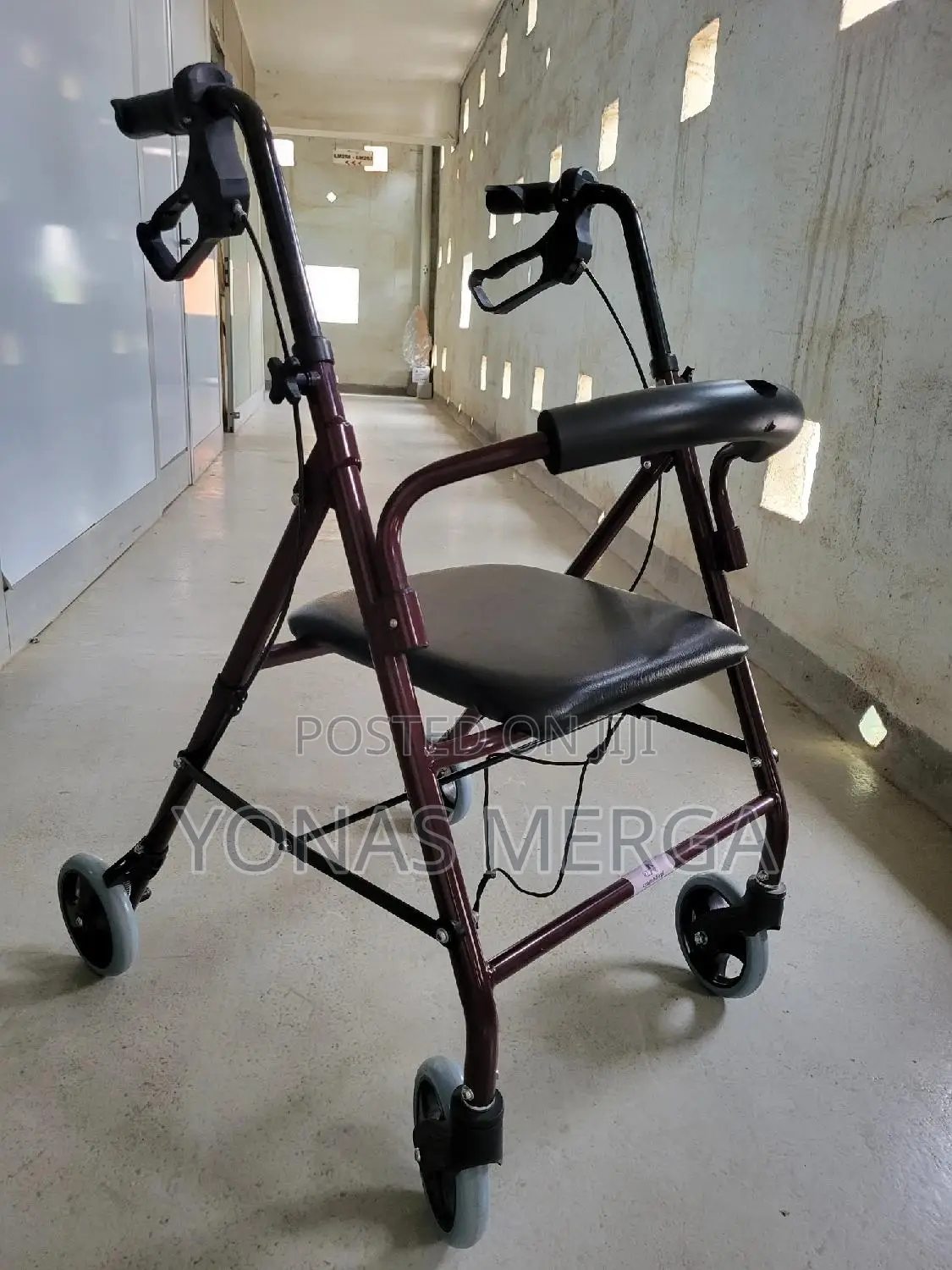Waterproof Seat+Walker||, It Can Support Users Up to 150kg