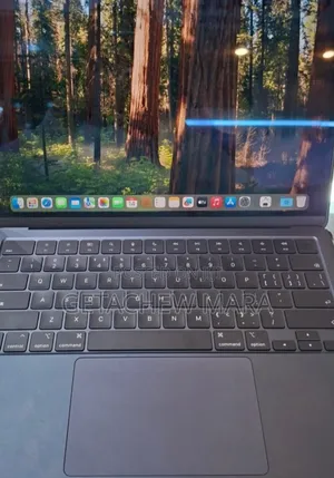 Photo - New Laptop Apple MacBook Air 2022 M2 8GB Apple M1 Pro SSD 256GB