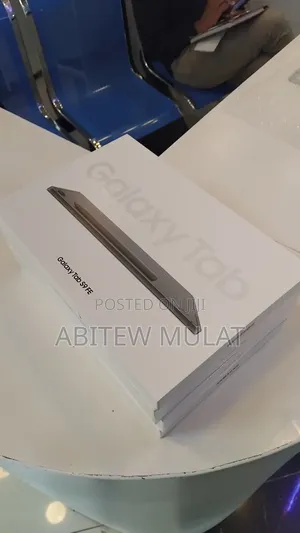 Photo - New Samsung Galaxy Tab S9 FE 128 GB Blue