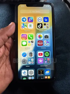 Photo - Apple iPhone 11 Pro Max 256 GB Gold