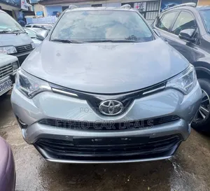 Photo - Toyota RAV4 2016 Silver