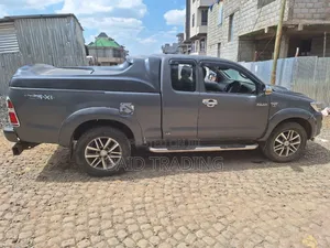 Toyota Hilux 2012 Gray