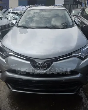 Photo - Toyota RAV4 2017 Silver