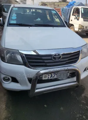 Toyota Hilux 2014 White