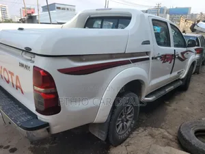 Toyota Hilux 2014 White