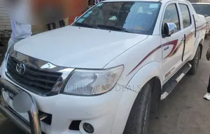 Toyota Hilux 2014 White