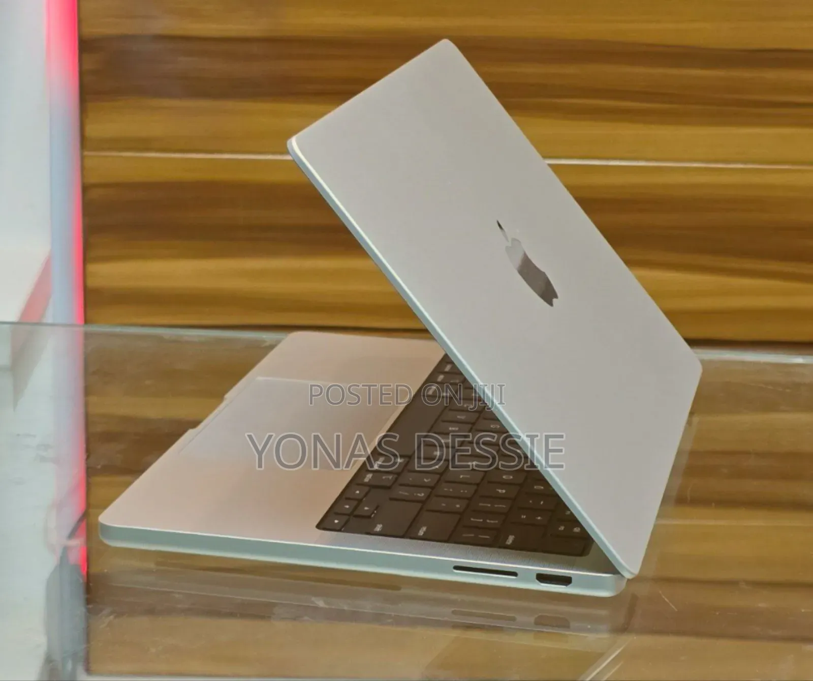 New Laptop Apple MacBook Pro 2023 M3 14-Inch 8GB SSD 512GB