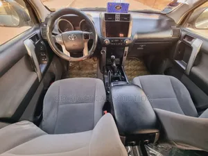 Photo - Toyota Land Cruiser Prado 2013 Silver