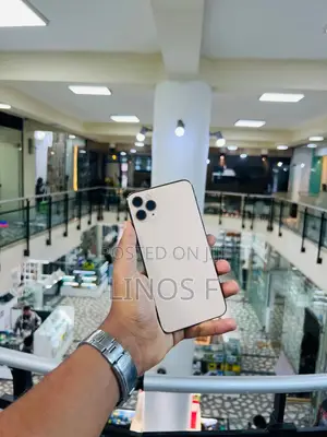 Photo - Apple iPhone 11 Pro Max 64 GB Gold