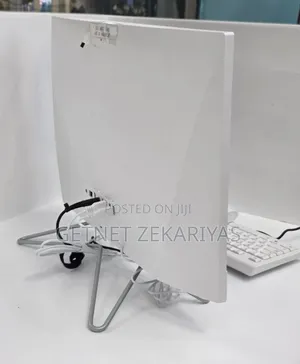 Photo - New HP 200 G4 22 All-in-One 8GB Intel Core I3 SSD 256GB