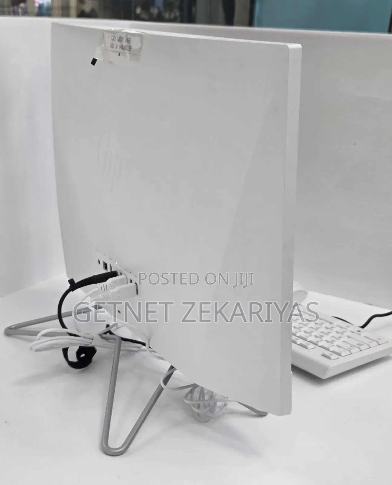 New HP 200 G4 22 All-in-One 8GB Intel Core I3 SSD 256GB