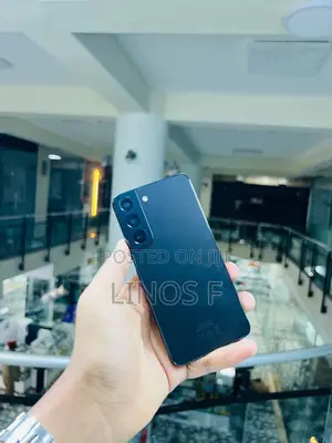 Photo - New Samsung Galaxy S22 5G 256 GB Black