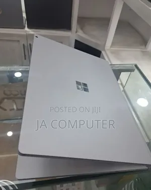 New Laptop Microsoft Surface Book 2 16GB Intel Core I7 SSD 256GB