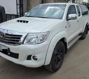 Toyota Hilux 2012 White
