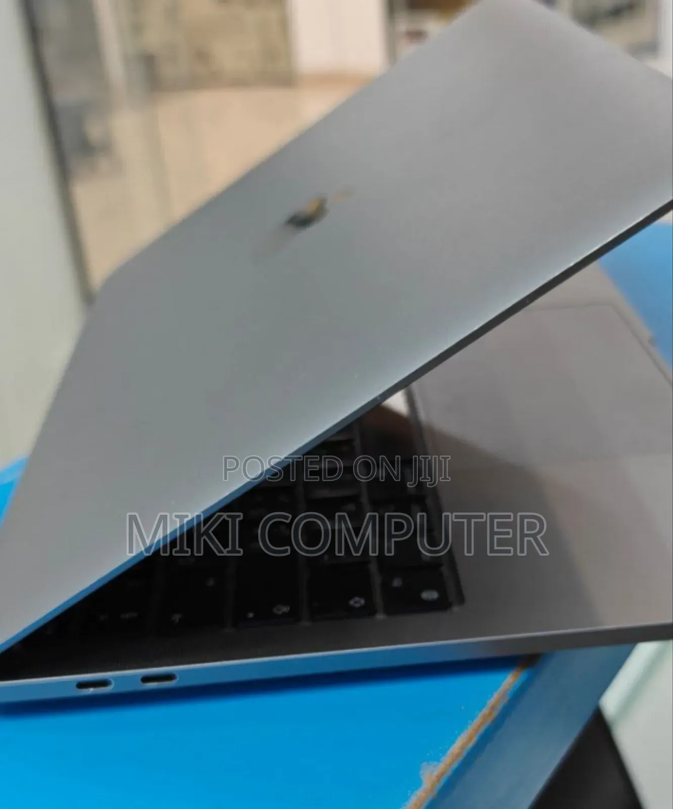 New Laptop Apple MacBook Pro 2022 M2 8GB Intel SSD 256GB