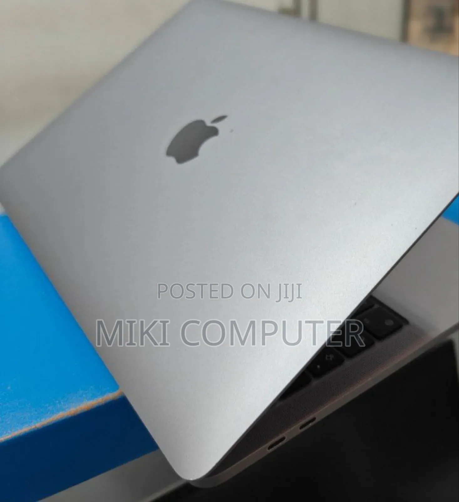 New Laptop Apple MacBook Pro 2022 M2 8GB Intel SSD 256GB