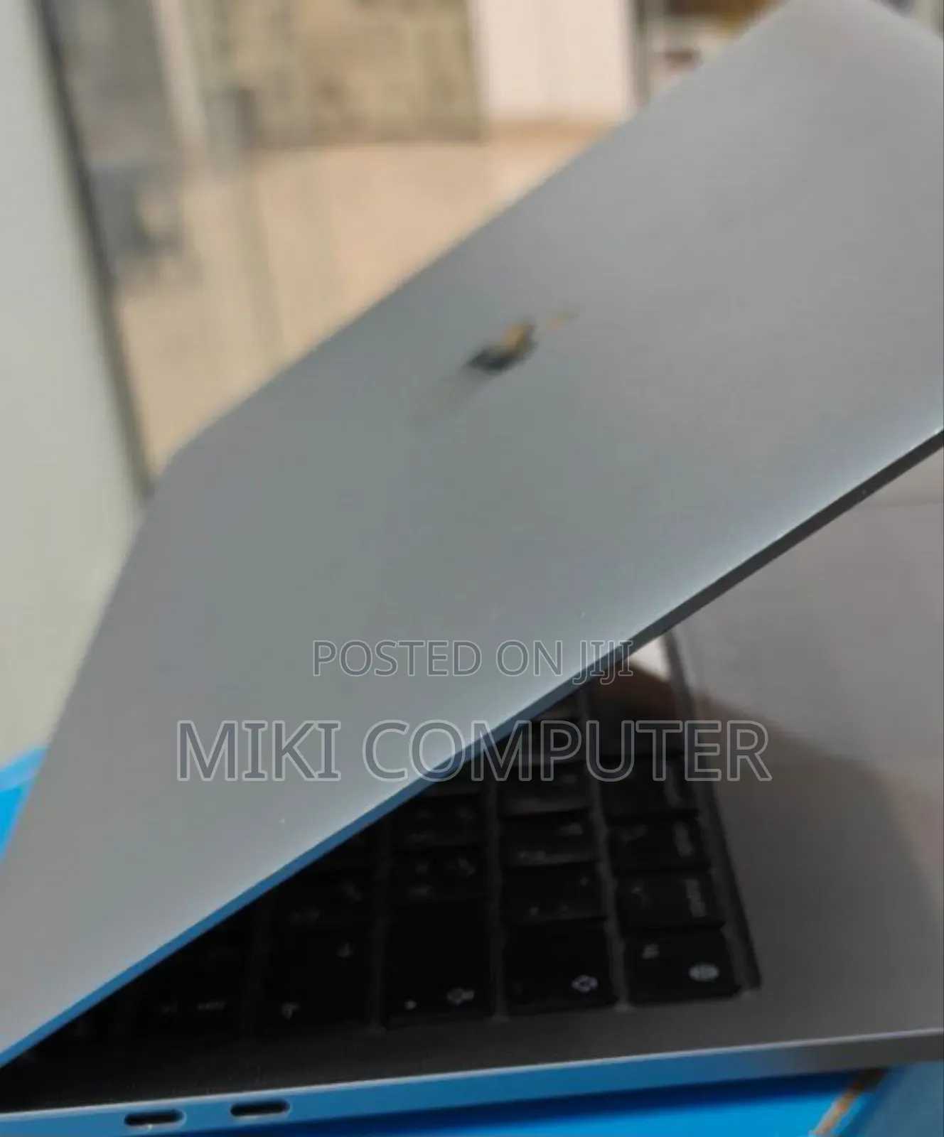 New Laptop Apple MacBook Pro 2022 M2 8GB Intel SSD 256GB