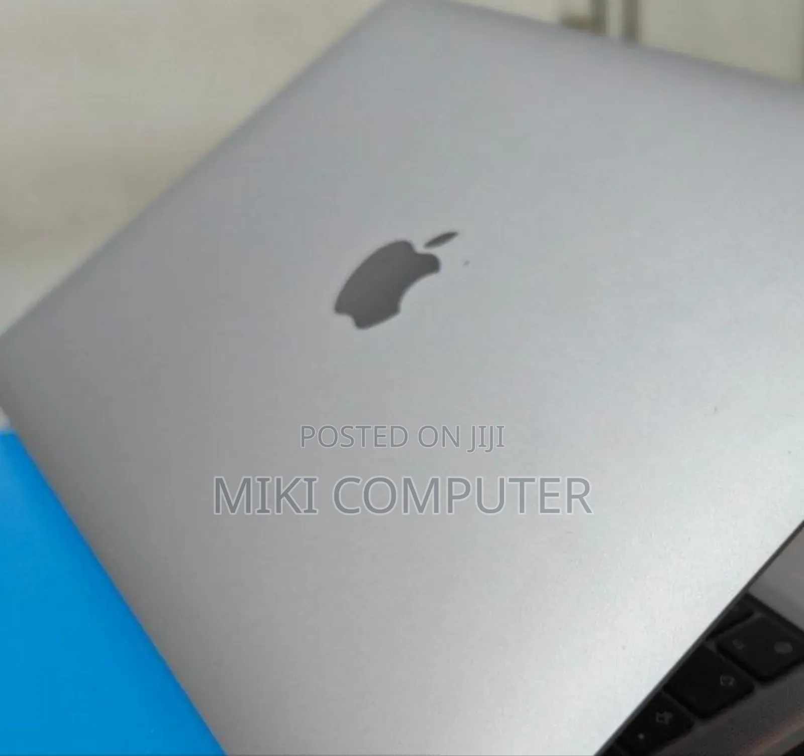 New Laptop Apple MacBook Pro 2022 M2 8GB Intel SSD 256GB