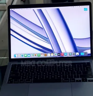 New Laptop Apple MacBook Pro 2022 M2 8GB Intel SSD 256GB