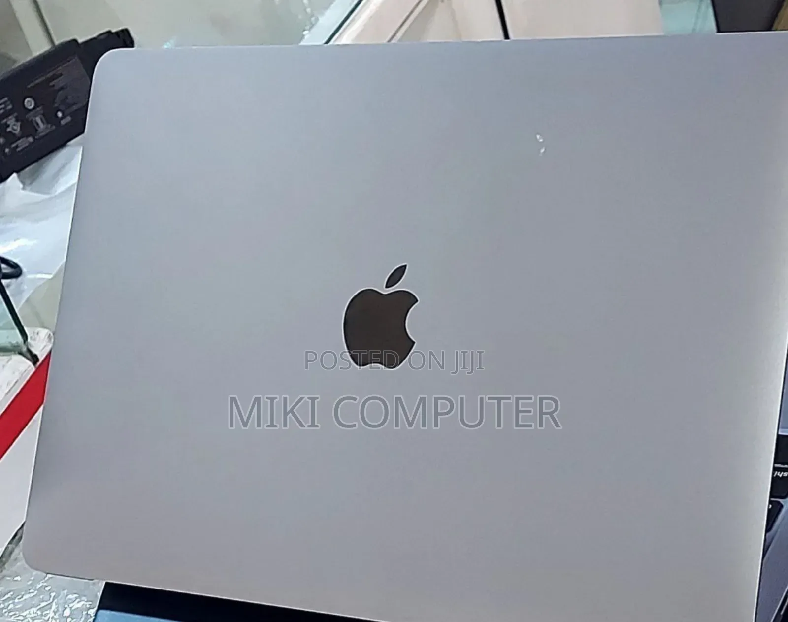 New Laptop Apple MacBook Pro 2022 M2 8GB Intel SSD 256GB