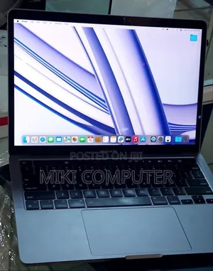 Photo - New Laptop Apple MacBook Pro 2022 M2 8GB Intel SSD 256GB