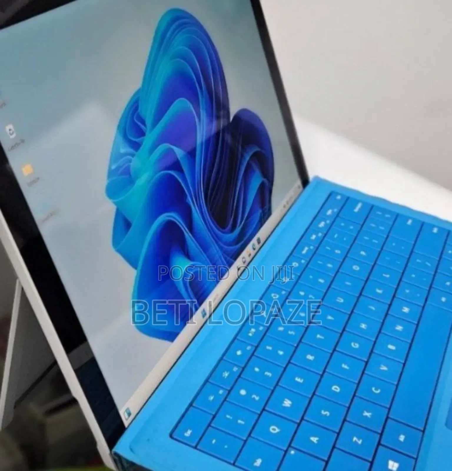 New Laptop Microsoft Surface Pro 9 8GB Intel Core I5 SSD 128GB