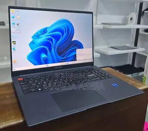 New Laptop Asus VivoBook 15 X505BA 20GB Intel Core I7 SSD 512GB