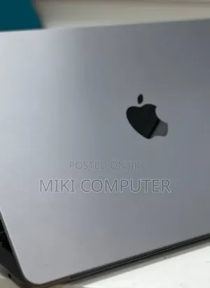 New Laptop Apple MacBook Pro 2022 M2 16GB Intel SSD 512GB