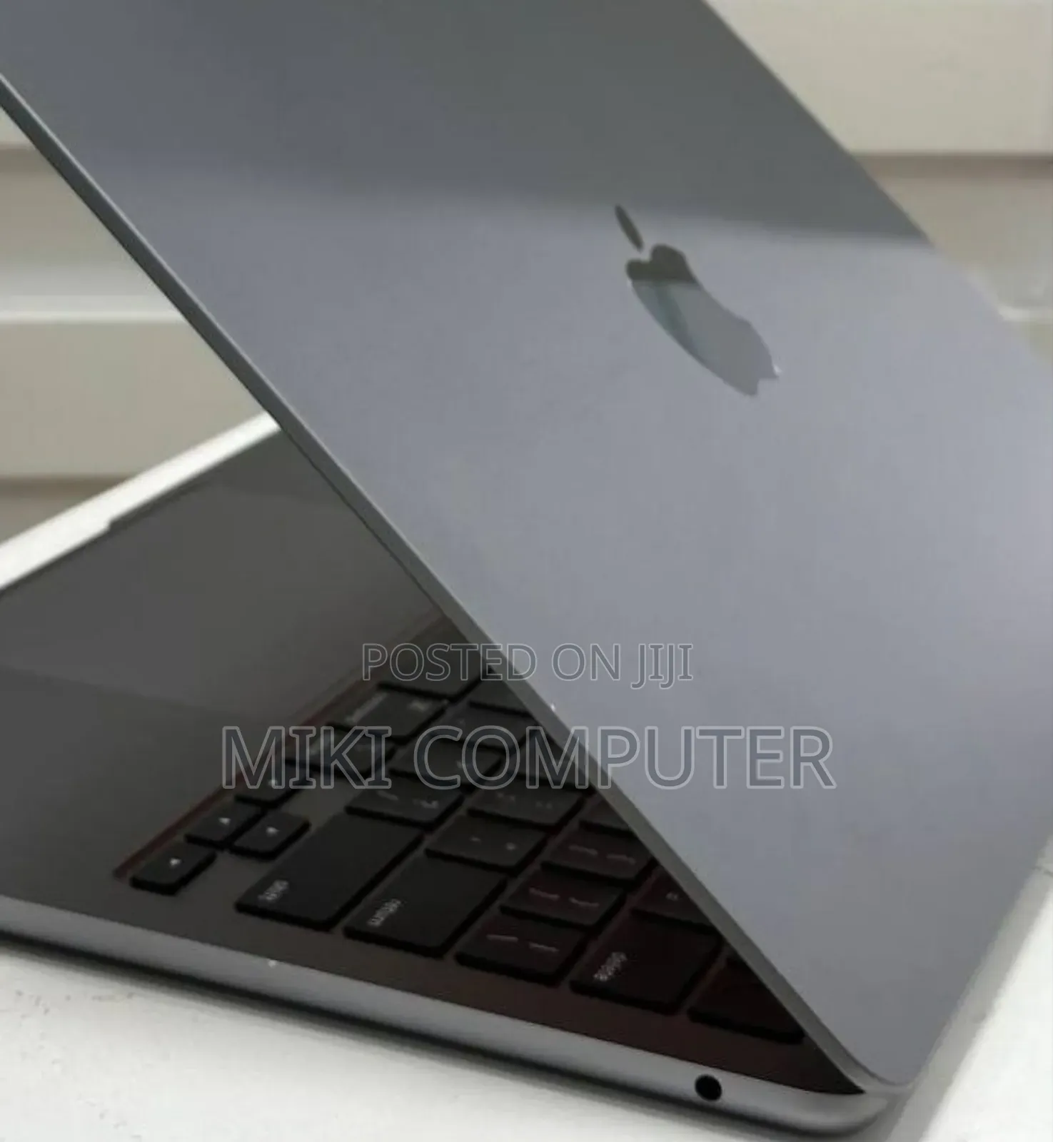 New Laptop Apple MacBook Pro 2022 M2 16GB Intel SSD 512GB