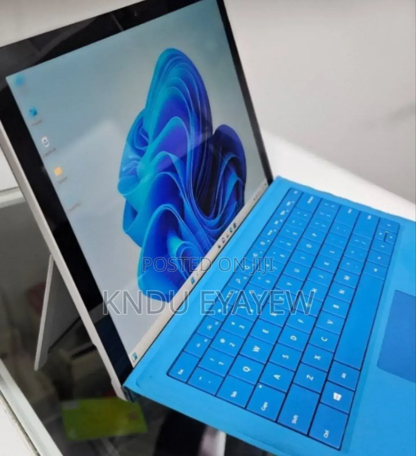 New Laptop Microsoft Surface 8GB Intel Core I5 SSD 128GB