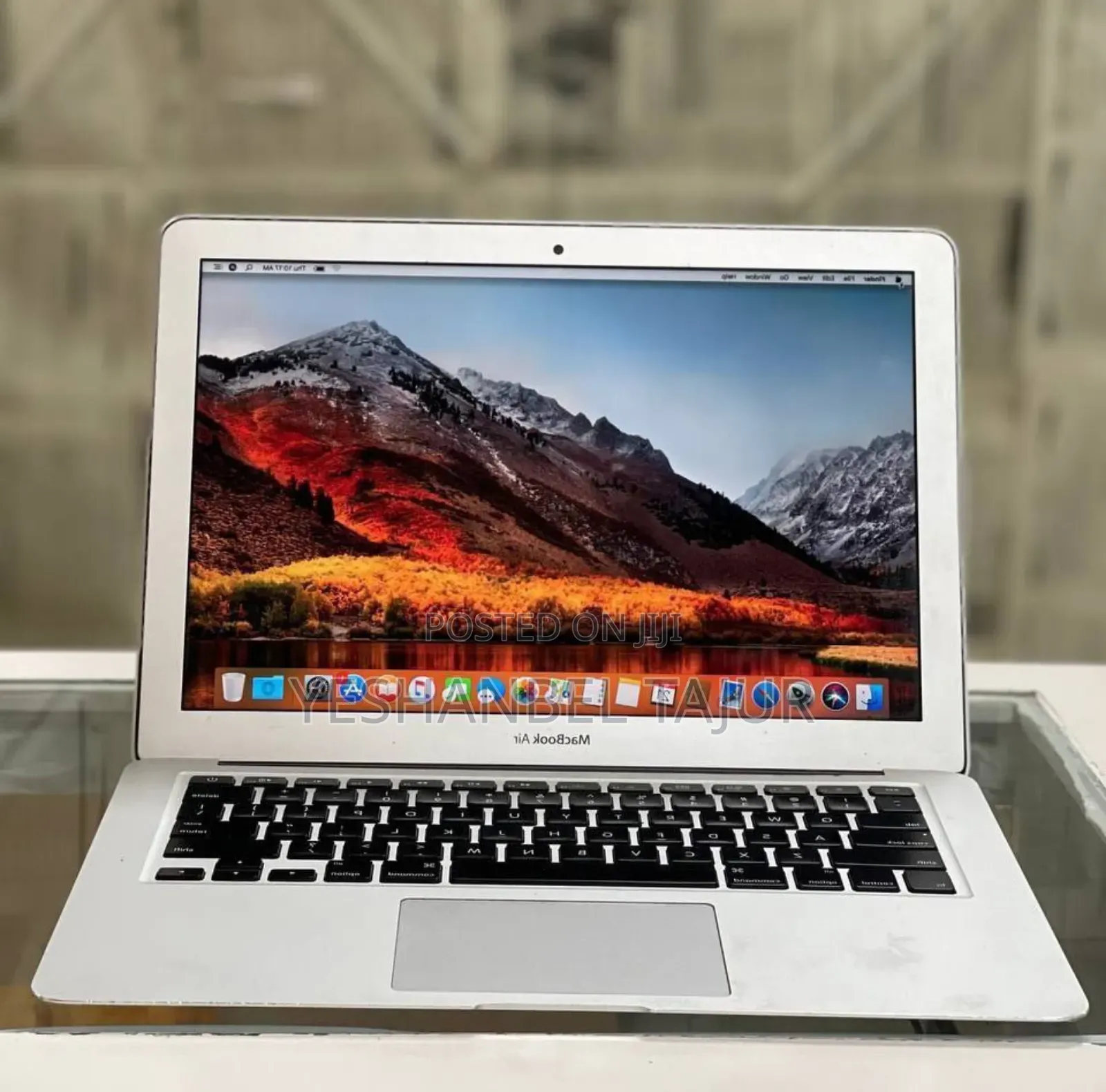 New Laptop Apple MacBook Pro 2019 8GB Intel Core I7 SSD 256GB