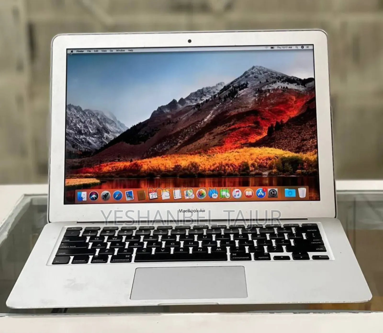 New Laptop Apple MacBook Pro 2019 8GB Intel Core I7 SSD 256GB