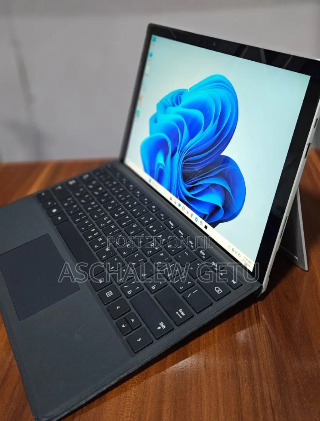 New Laptop Microsoft Surface 8GB Intel Core I5 SSD 128GB