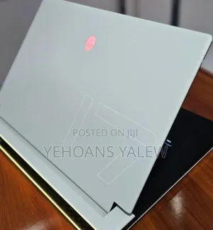 New Laptop Alienware M17x R2 16GB Intel Core I7 SSD 1T