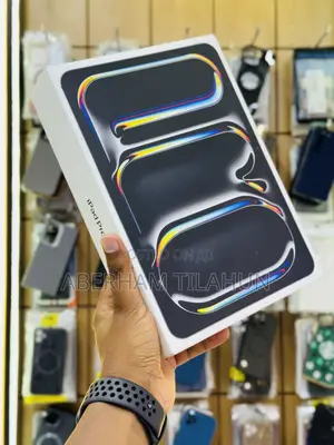 New Apple iPad Pro 13 (2024) 256 GB Black