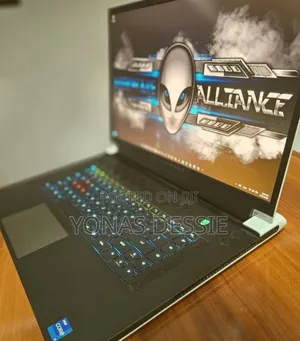 New Laptop Alienware M17x R2 16GB Intel Core I7 SSD 1T