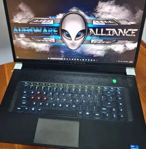 New Laptop Alienware M17x R2 16GB Intel Core I7 SSD 1T