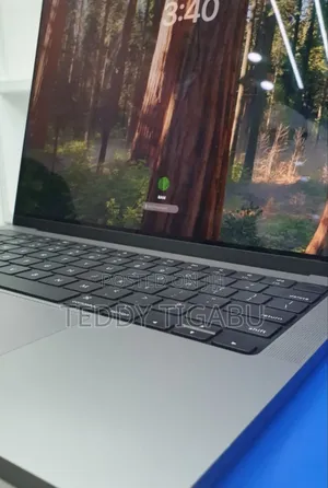 New Laptop Apple MacBook Pro 32GB Apple M1 SSD 2T