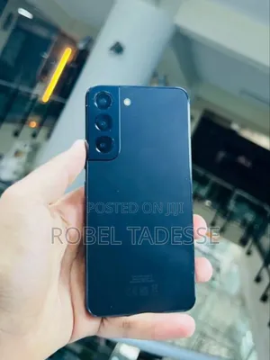 Photo - New Samsung Galaxy S22 5G 256 GB Black