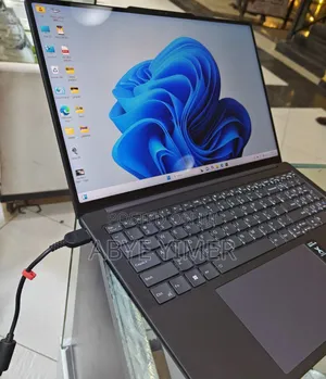 Photo - New Laptop Lenovo Yoga 9i 32GB Intel Core I7 SSD 1T