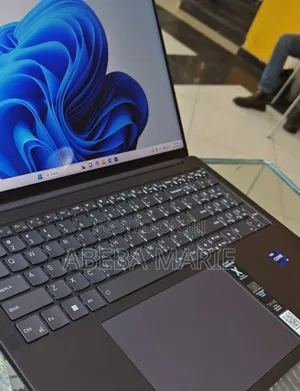 Photo - New Laptop Lenovo Yoga 9i 32GB Intel Core I9 SSD 1T