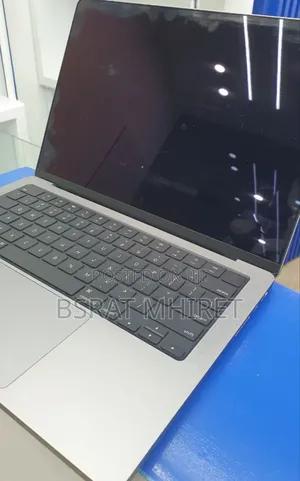 Photo - New Laptop Apple MacBook Pro 2021 M1 32GB Apple M1 SSD 512GB