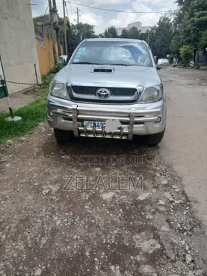 Toyota Hilux 2010 White