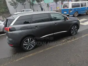 Peugeot 5008 2020 Gray