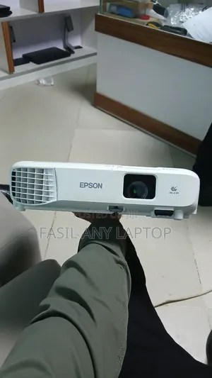 Photo - Projector Epson Eb-S05