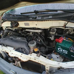 Toyota HiAce Siyaya 2004 White